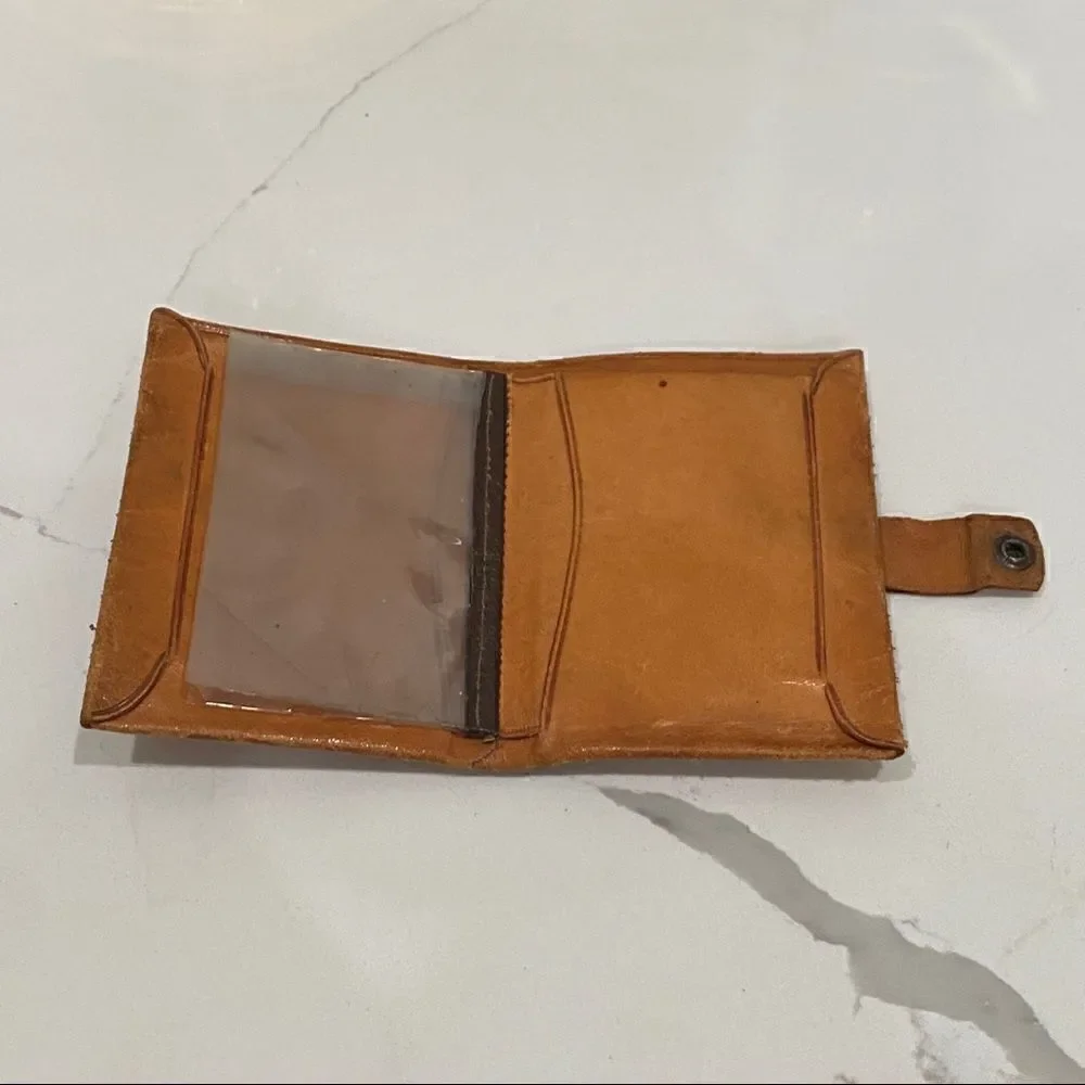 ⭐️VINTAGE  Embossed Tan Leather Wallet Mexico